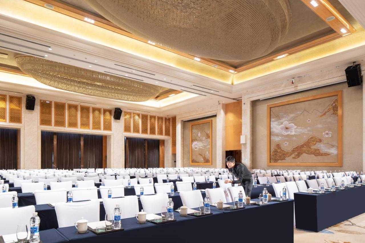 Wyndham Grand Plaza Royale Colorful Yunnan Hotel Kunming Exterior photo