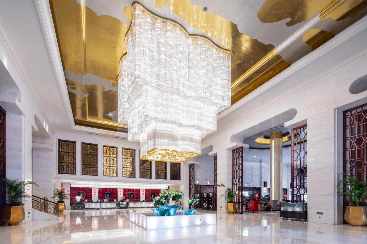 Wyndham Grand Plaza Royale Colorful Yunnan Hotel Kunming Exterior photo