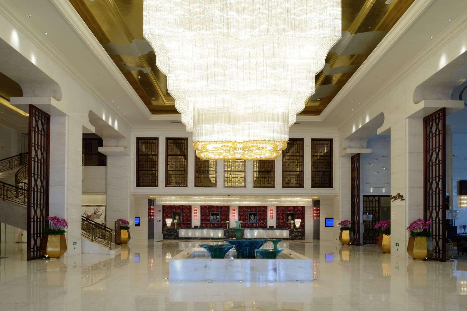 Wyndham Grand Plaza Royale Colorful Yunnan Hotel Kunming Exterior photo